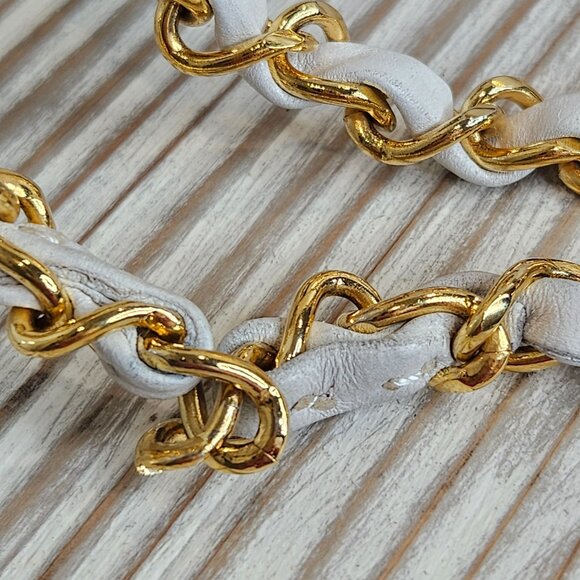 Vintage Chanel Medium 25 Classic Double Flap Lambskin Leather White and Gold - Picture 5 of 16